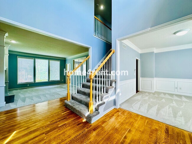 Building Photo - Spacious, 2 Story Home in Blue Valley Schools w/ Updated Kitchen, Fenced Yard, and a Finished Bas...