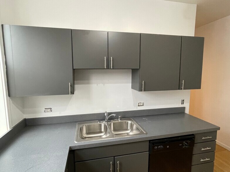 Building Photo - 1721 W Farragut Ave