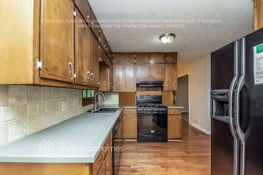 Building Photo - 2710 Old Ivy Ct NE