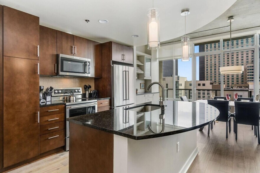 Building Photo - 1500 Champa St