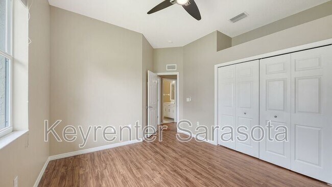 Building Photo - 6219 Aventura Dr