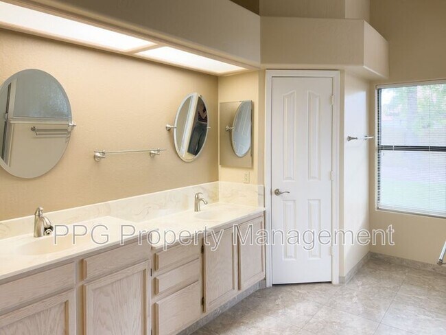 Building Photo - 5517 W Aster Dr