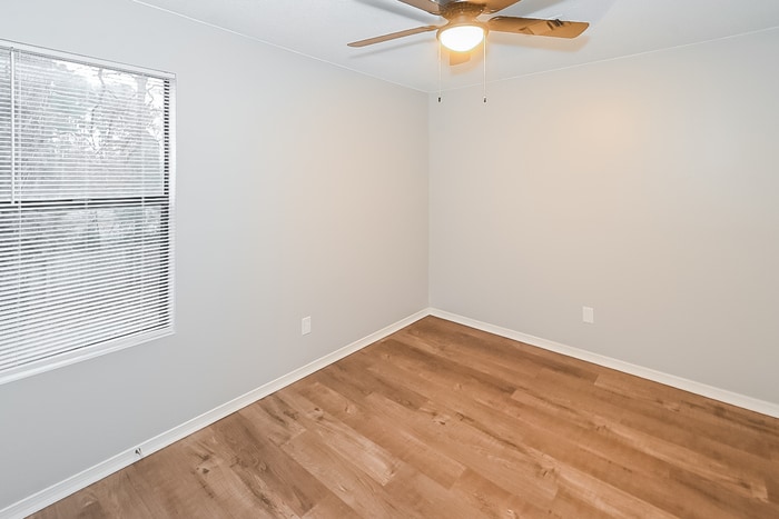Building Photo - 108 Pin Oak Cove