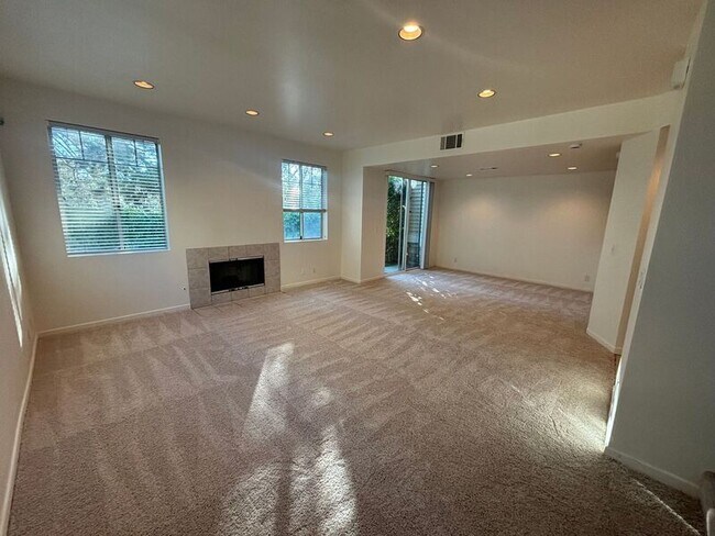 Building Photo - 525 Orange Grove Pl