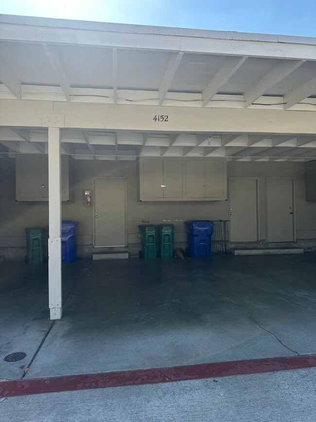 Building Photo - CHARMING 2-BEDROOM TOWNHOME IN GENESEE HIG...