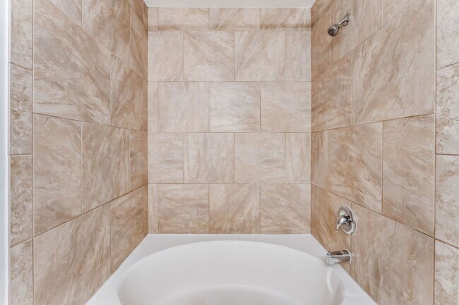 Building Photo - Gorgeous 3 Bedroom Seven Hills Condo For L...