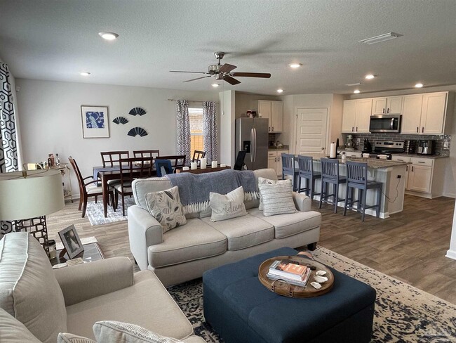Building Photo - 7835 Lakeside Oaks Dr