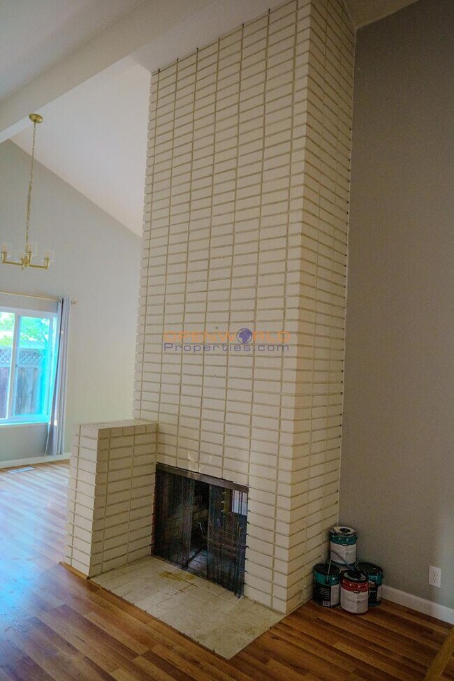 Building Photo - Spacious 4BR Single-Story Home w/ Garage i...