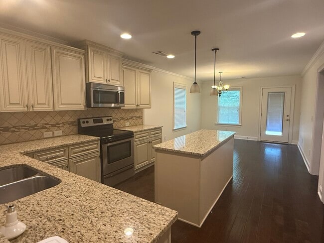 Building Photo - 2423 Deer Run Ct