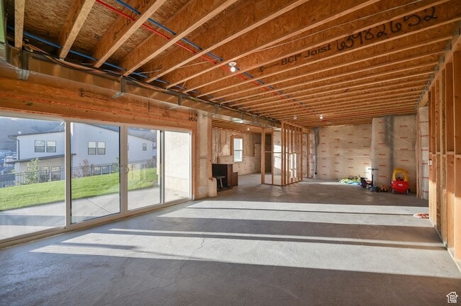 Building Photo - 1722 Oakridge Cir