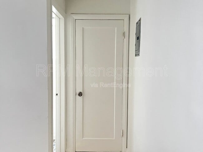 Building Photo - 619 Normandie Ave