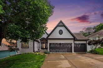 Building Photo - 5605 NE Coral Dr