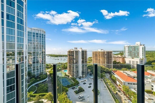 Building Photo - 2831 S Bayshore Dr