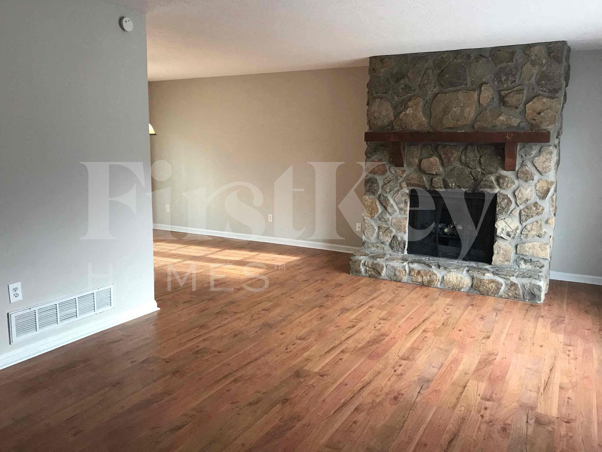 Building Photo - 1006 Hicksmil Ct SW