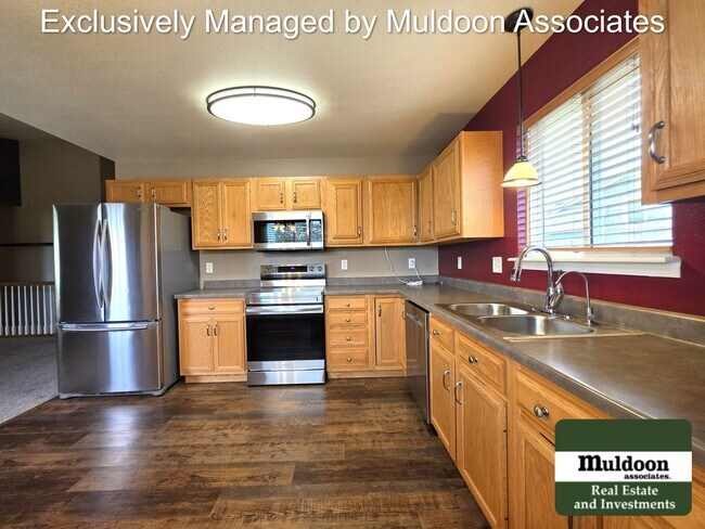 Building Photo - Spacious 5-Bedroom Ranch Home on Oversized Cul-de-Sac lot!