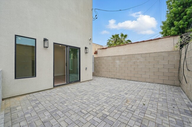 Building Photo - 8234 Blackburn Ave
