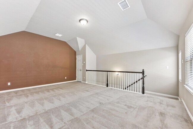 Building Photo - 640 Loma Cedro Bend