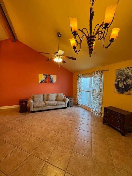 Building Photo - 113 Sunridge Park