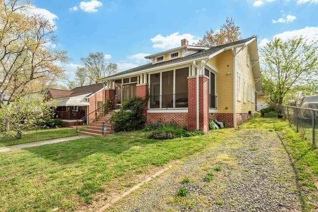 Building Photo - Gorgeous Home in Durham!
