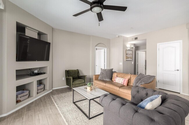 Building Photo - 705 W Queen Creek Rd