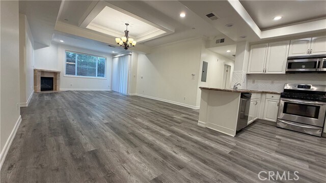 Building Photo - 414 E Valencia Ave