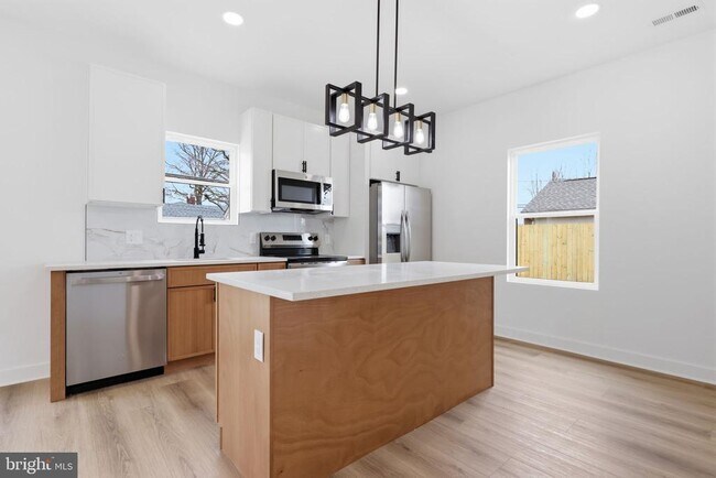 Building Photo - 31 Swan Ln