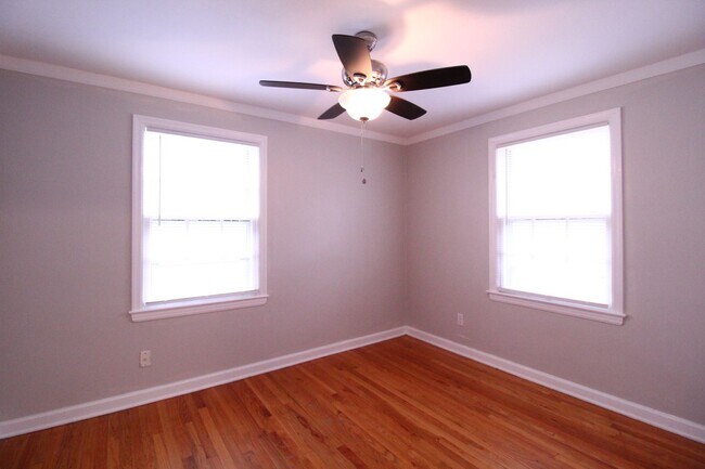 Building Photo - January FREE On This 2 Bedroom 1 Bath Duplex