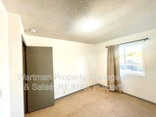 Building Photo - 4570 Witches Hollow Ln
