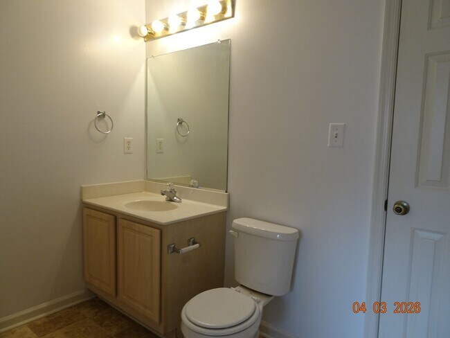 Building Photo - 2 Bedroom 2 Full Bath Condo