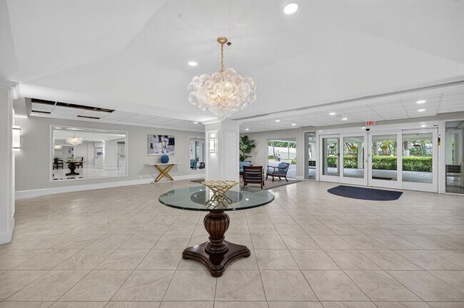 Building Photo - 3200 Port Royale Dr N