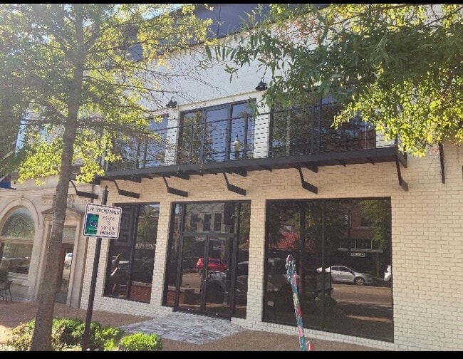 Building Photo - 213 W Main St