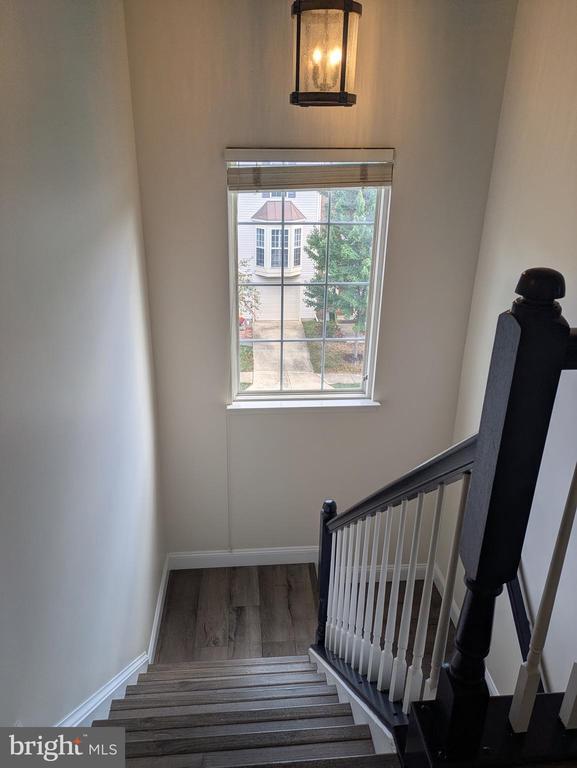 Building Photo - 21785 Brondesbury Park Terrace