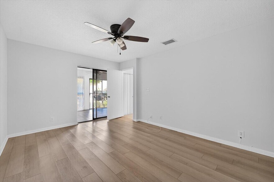Building Photo - 4467 Carambola Cir S