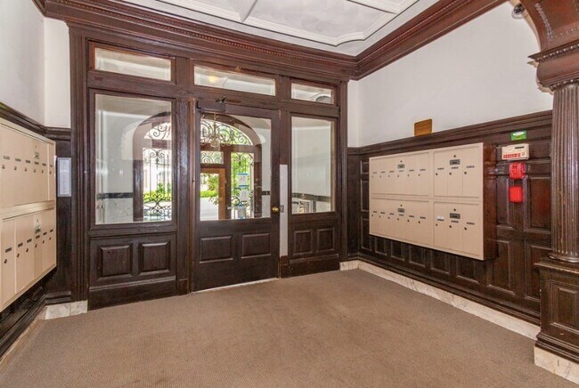 Building Photo - 1111 Boylston St