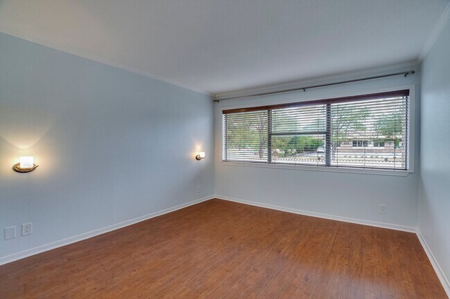 Building Photo - 8888 Tallwood Dr