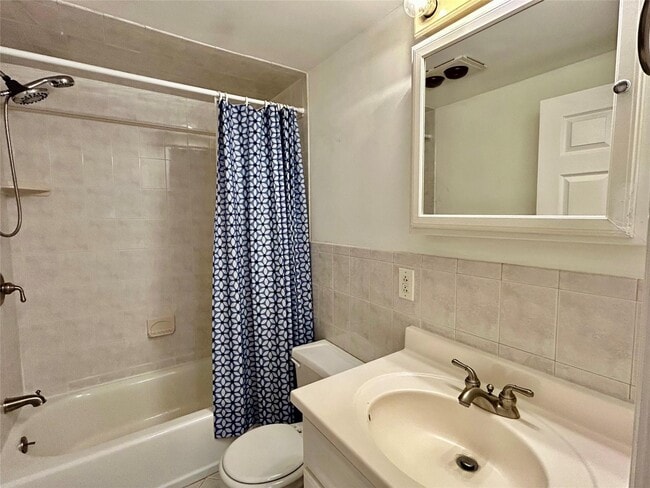 Building Photo - 15 Quogue Rd