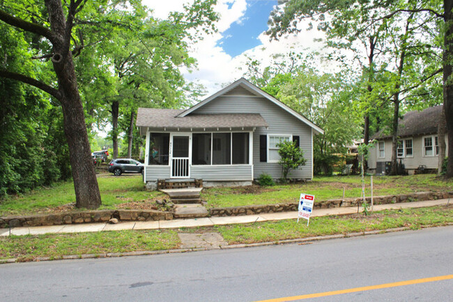 Building Photo - 4522 Lee Ave