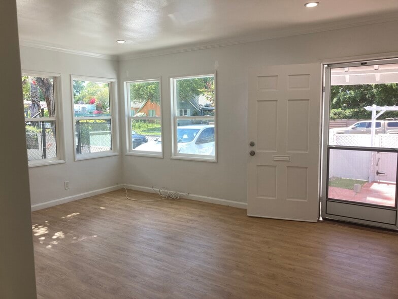 Building Photo - 10847 Hesby St