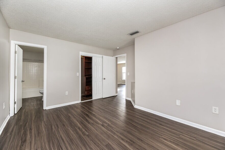 Building Photo - 7899 Cherry Blossom Dr N