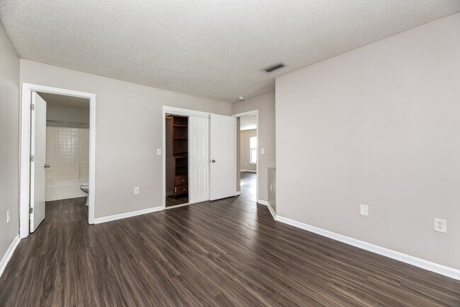 Building Photo - 7899 Cherry Blossom Dr N