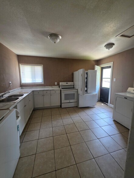 Building Photo - 801 Cantrell Heights St