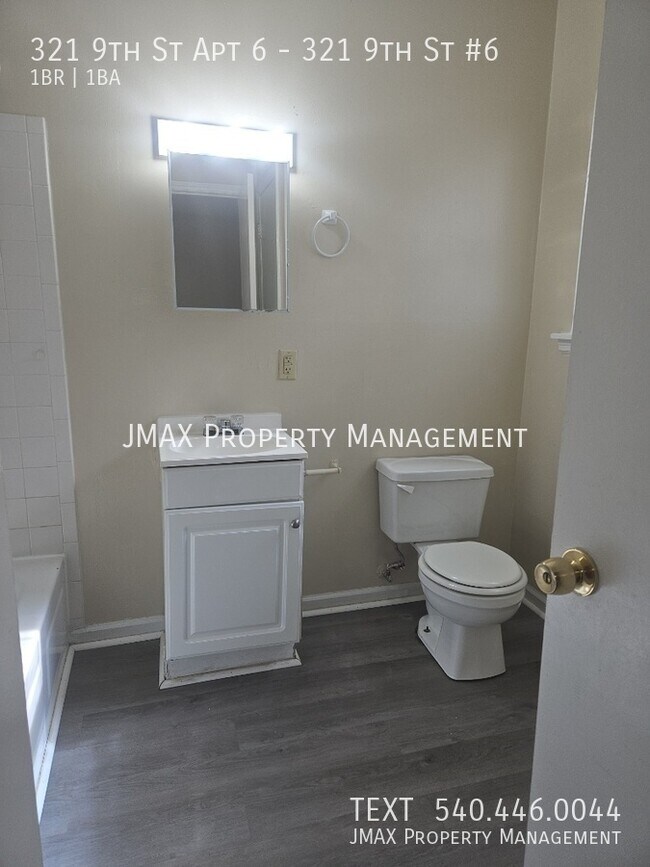 Building Photo - 321 9th St