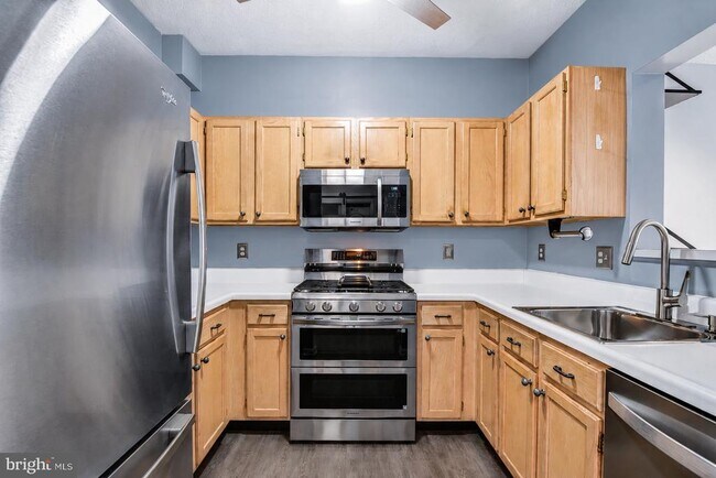 Building Photo - 14300 Grape Holly Grove