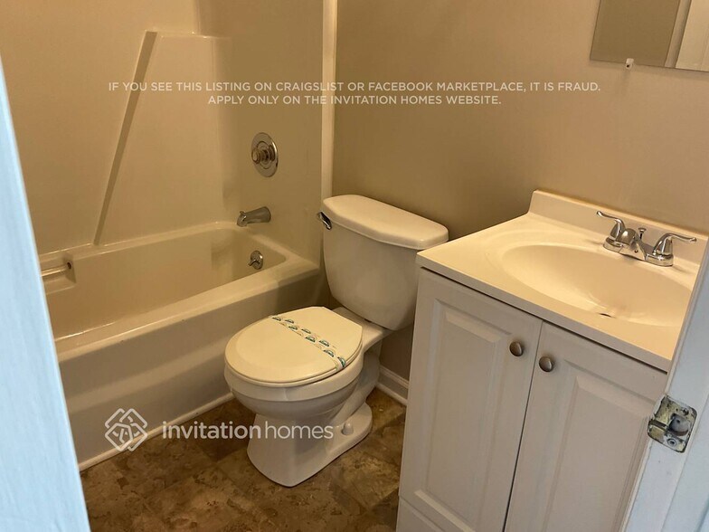 Building Photo - 5014 Alexis Dr