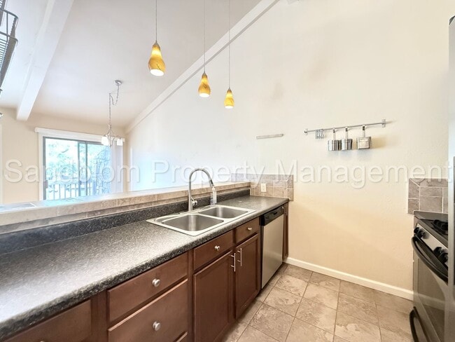 Building Photo - FOR LEASE | Brookside Tulsa | $1500 Rent |...