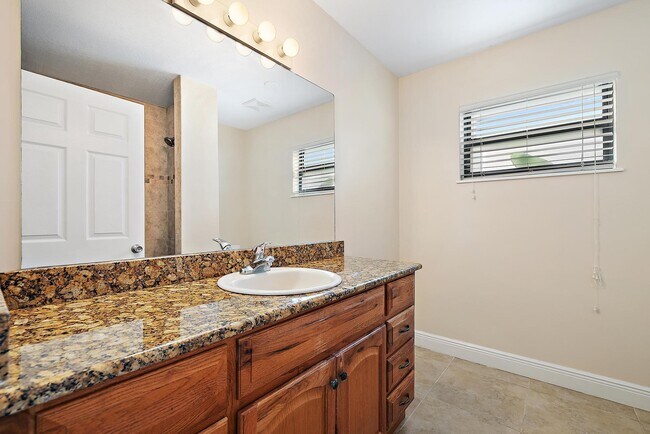 Building Photo - 135 Shore Ct