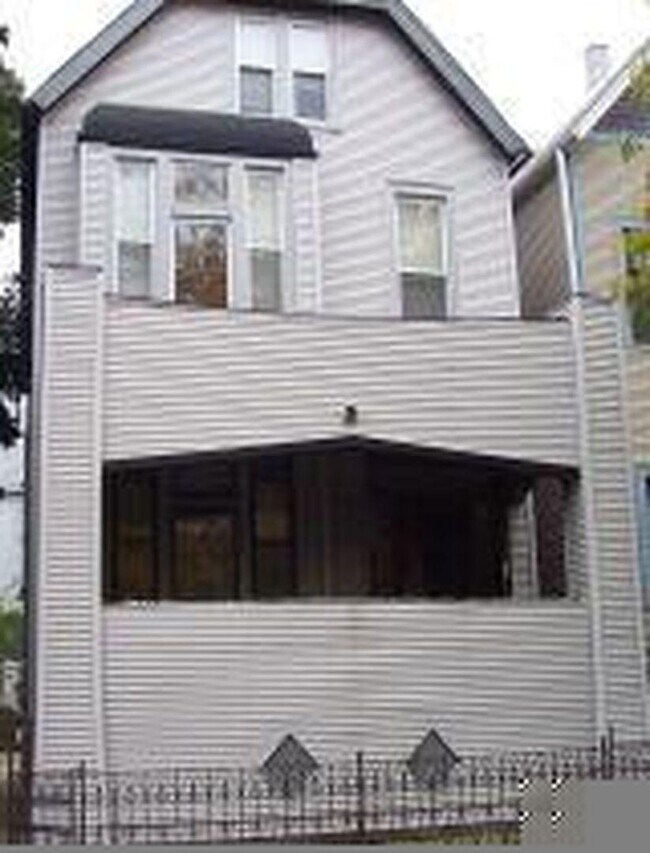 Building Photo - 2 bedroom in Chicago IL 60657