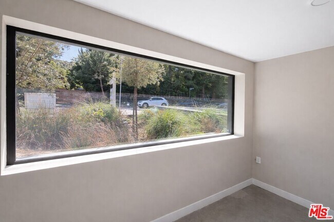 Building Photo - 10867 Fruitland Dr