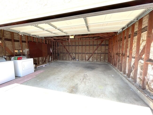 Building Photo - 3 bedroom immaculate home in Southwest Tor...