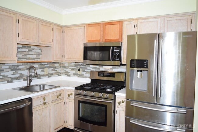 Building Photo - 1724 Waterford Dr